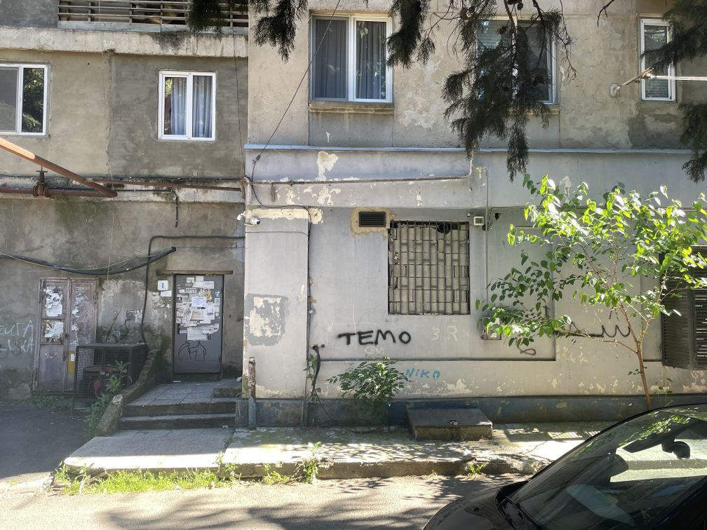 an image on re-documentary website. this image is missing individual alt-text